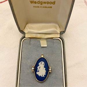 Wedgewood Vintage charm/brooch